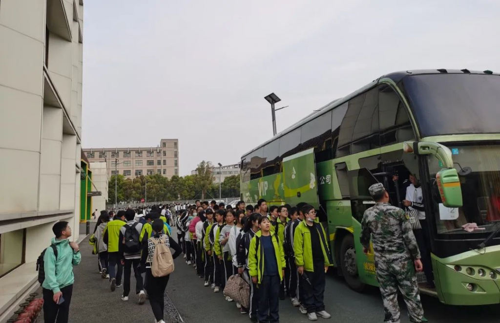 少年強則國強！掌起學子親密接觸人工智能