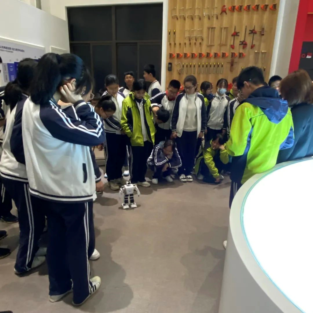 少年強則國強！掌起學子親密接觸人工智能