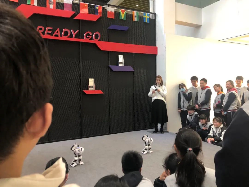 用智能筑夢未來——逍林初級中學研學回顧