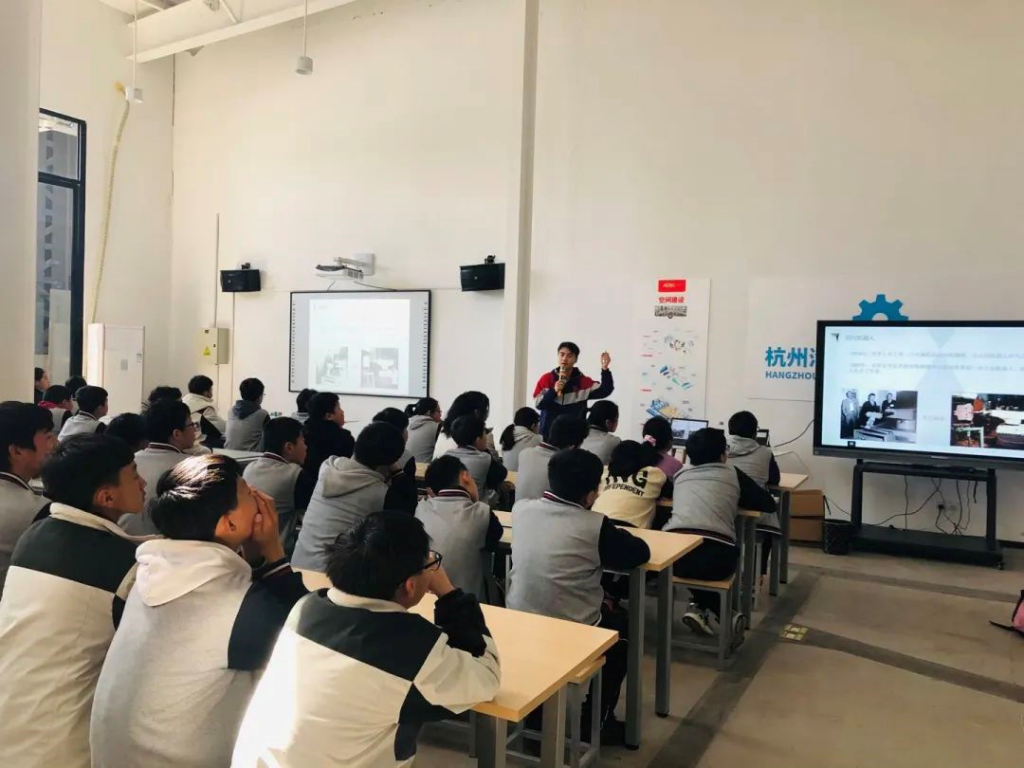 用智能筑夢未來——逍林初級中學研學回顧