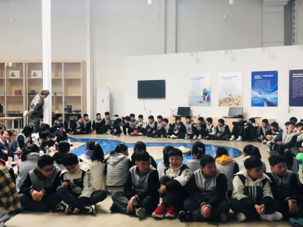 用智能筑夢未來——逍林初級中學研學回顧