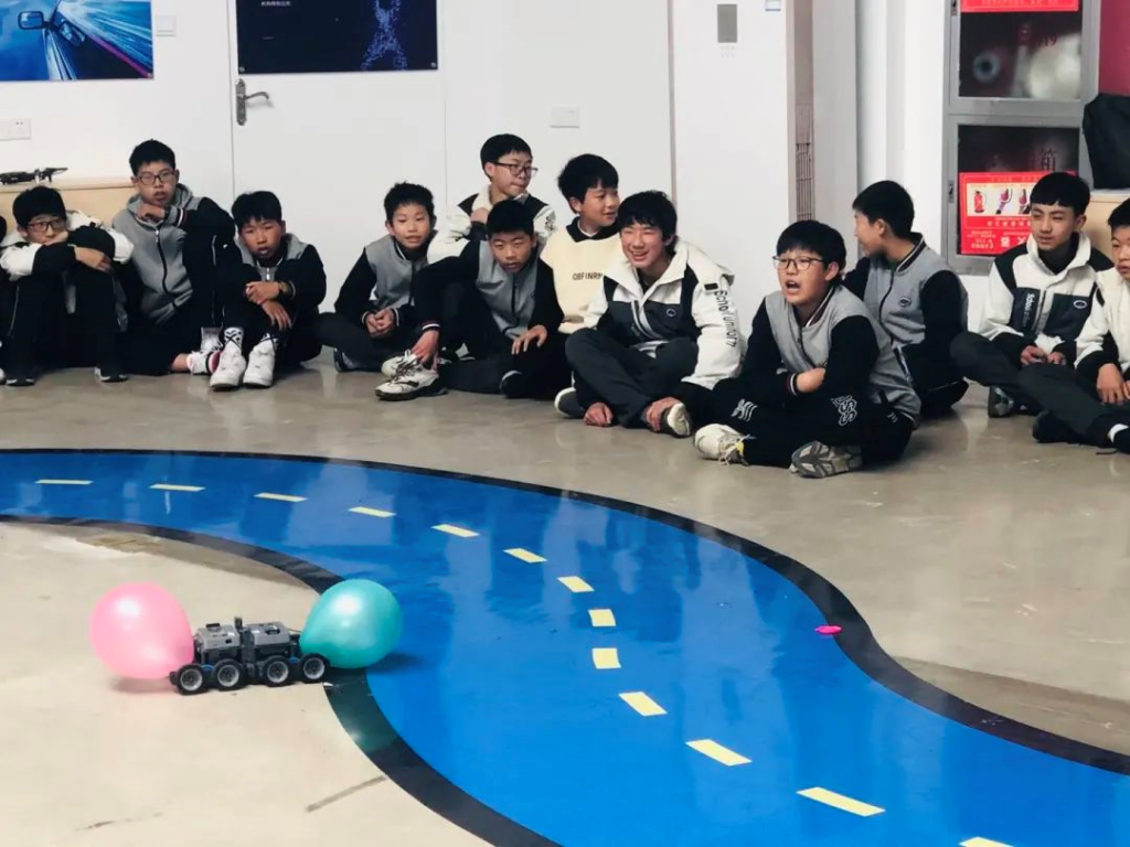 用智能筑夢未來——逍林初級中學研學回顧