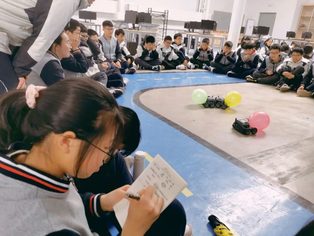 用智能筑夢未來——逍林初級中學研學回顧