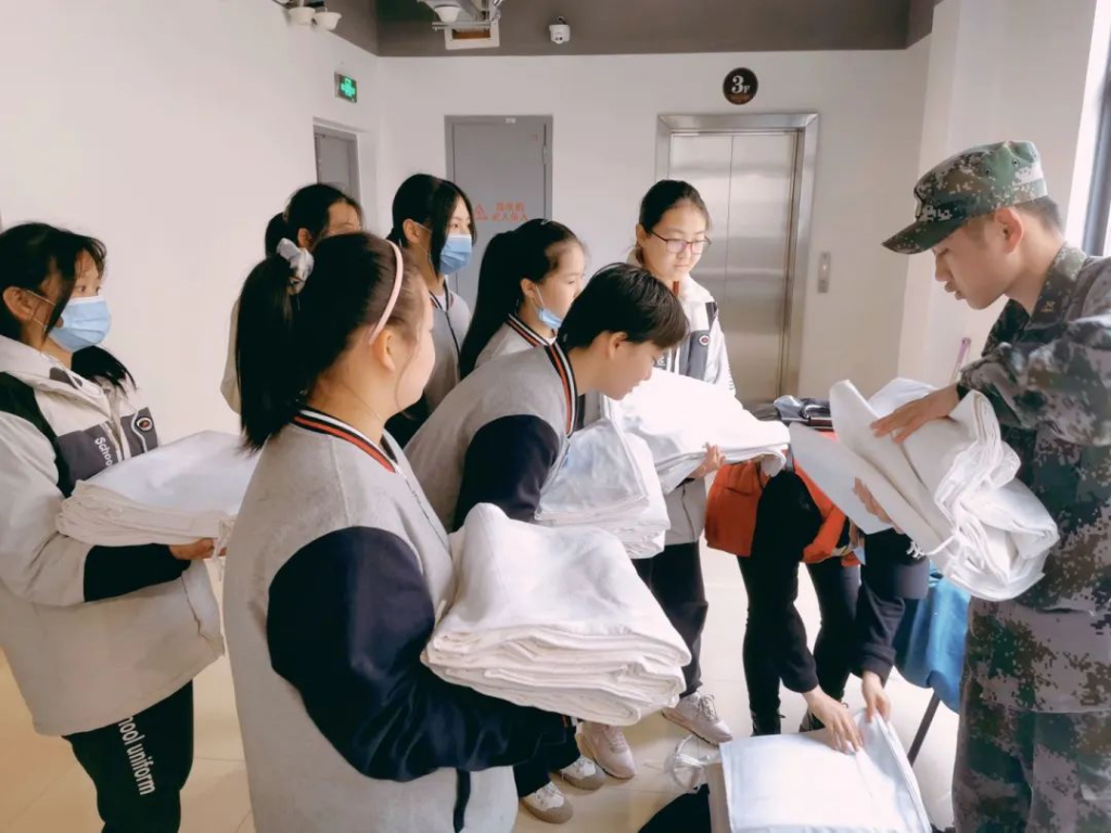 用智能筑夢未來——逍林初級中學研學回顧