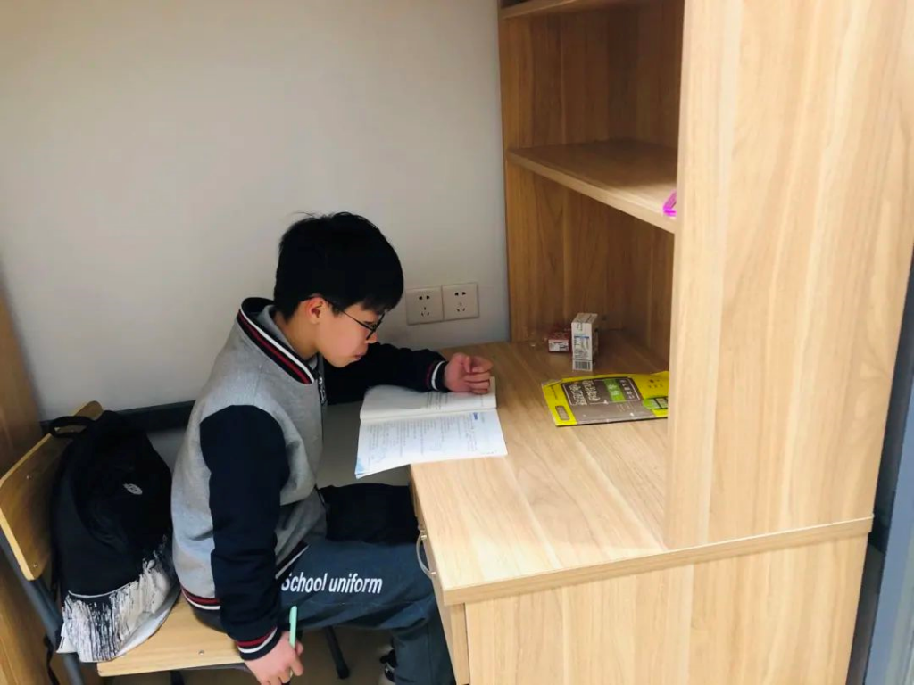 用智能筑夢未來——逍林初級中學研學回顧