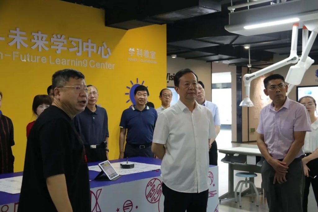 江西省政協常委、提案委員會主任丁曉群調研中部教裝城，他指出...