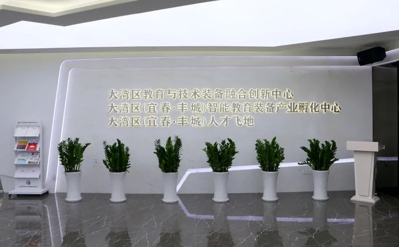 人民日?qǐng)?bào)頭版“點(diǎn)贊” ！！江西工業(yè)設(shè)計(jì)小鎮(zhèn)“后臺(tái)”就是這么硬！