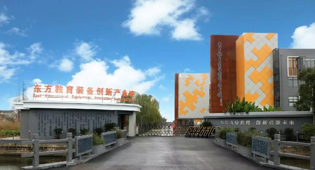 人民日?qǐng)?bào)頭版“點(diǎn)贊” ！！江西工業(yè)設(shè)計(jì)小鎮(zhèn)“后臺(tái)”就是這么硬！