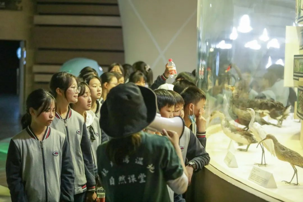 坎墩中學：科技擁抱自然，自然創造文化