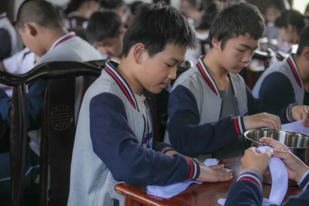 坎墩中學：科技擁抱自然，自然創造文化