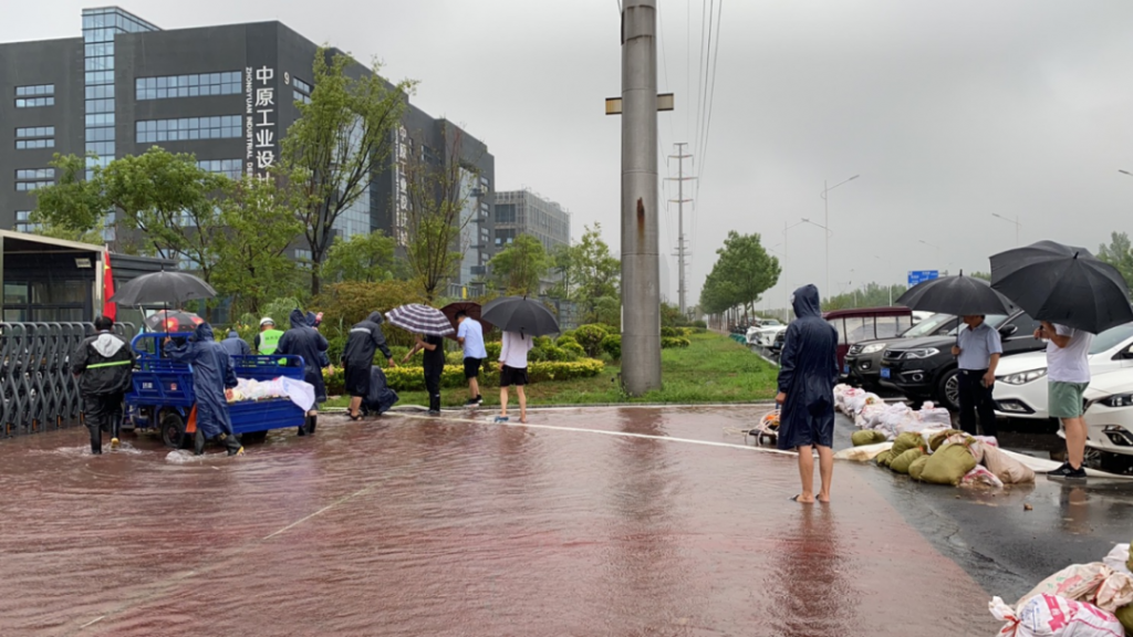中原工業設計城丨汛期再部署 園區服務暖人心