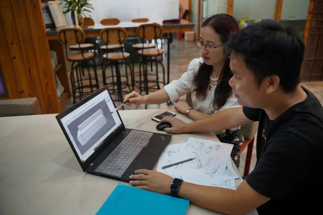 黨建引領 | “紅創之師”幫扶社區弱勢群體，設計傳播正能量！