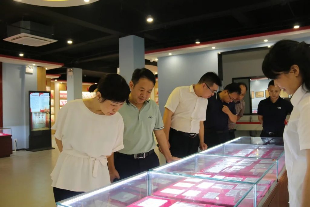 廬山市副市長趙木林考察中部教裝城，他稱贊道...