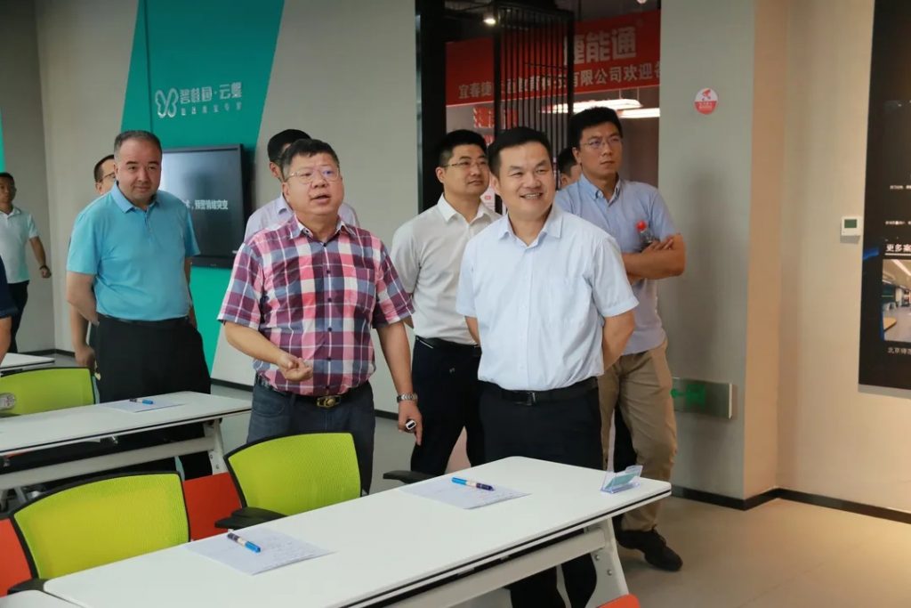 中組部、團(tuán)中央赴贛博士服務(wù)團(tuán)調(diào)研中部教裝城