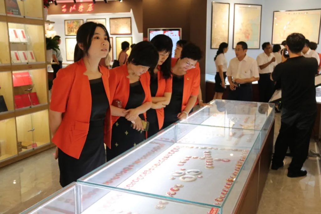 傳承紅色基因，豐城市政協走進設計小鎮開展“紅色走讀”活動