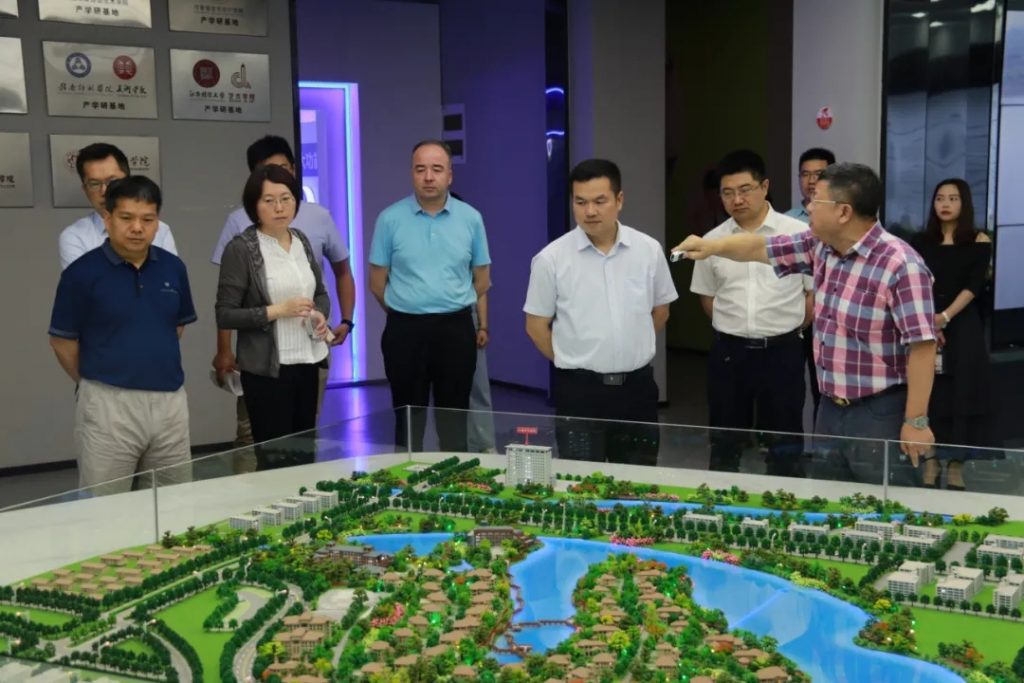 中組部、團(tuán)中央赴贛博士服務(wù)團(tuán)調(diào)研中部教裝城