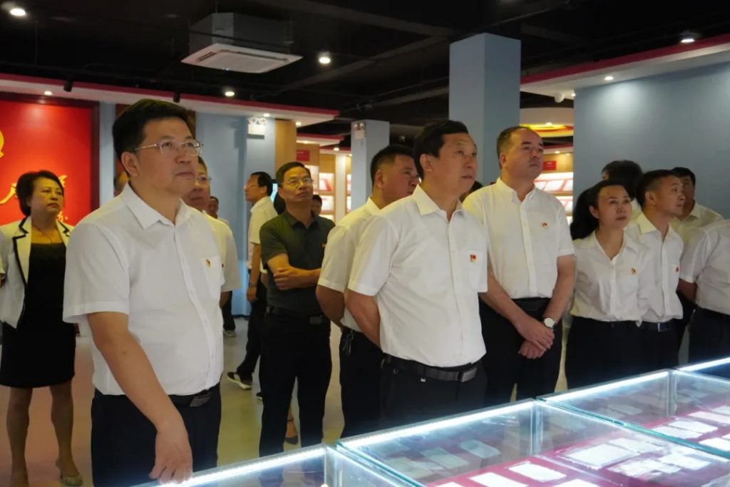 豐城市委書記李曉楚率團到江西工業設計小鎮開展黨史學習教育