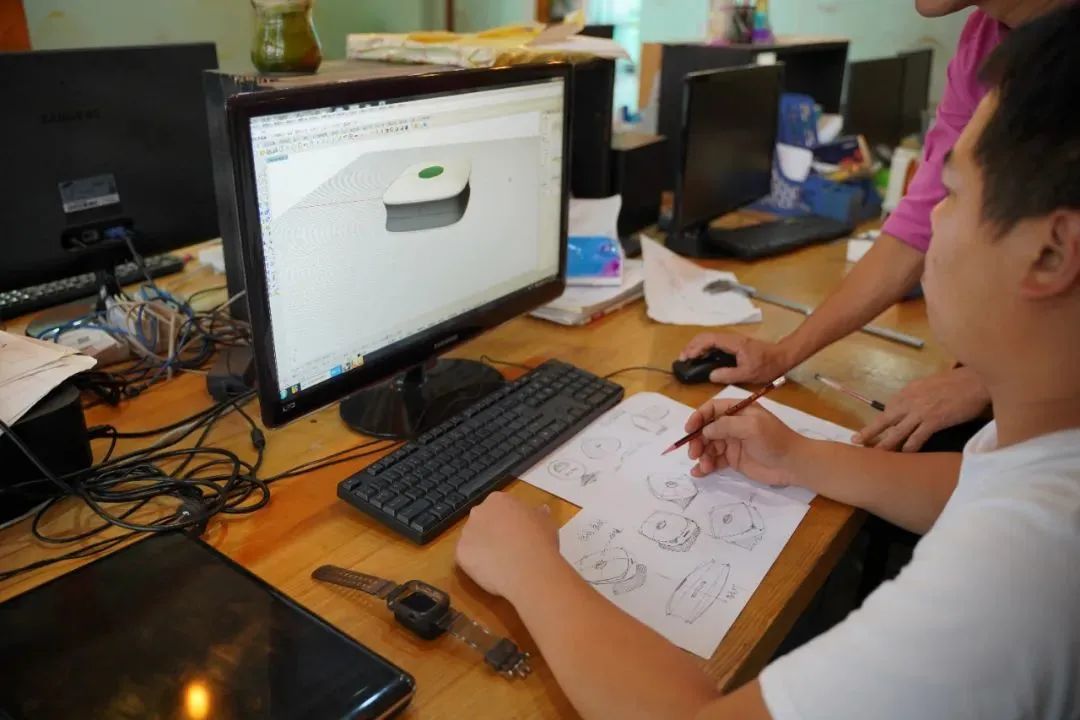 黨建引領 | “紅創之師”幫扶社區弱勢群體，設計傳播正能量！