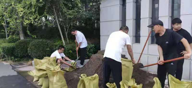 中原工業(yè)設計城扎實開展防汛準備工作