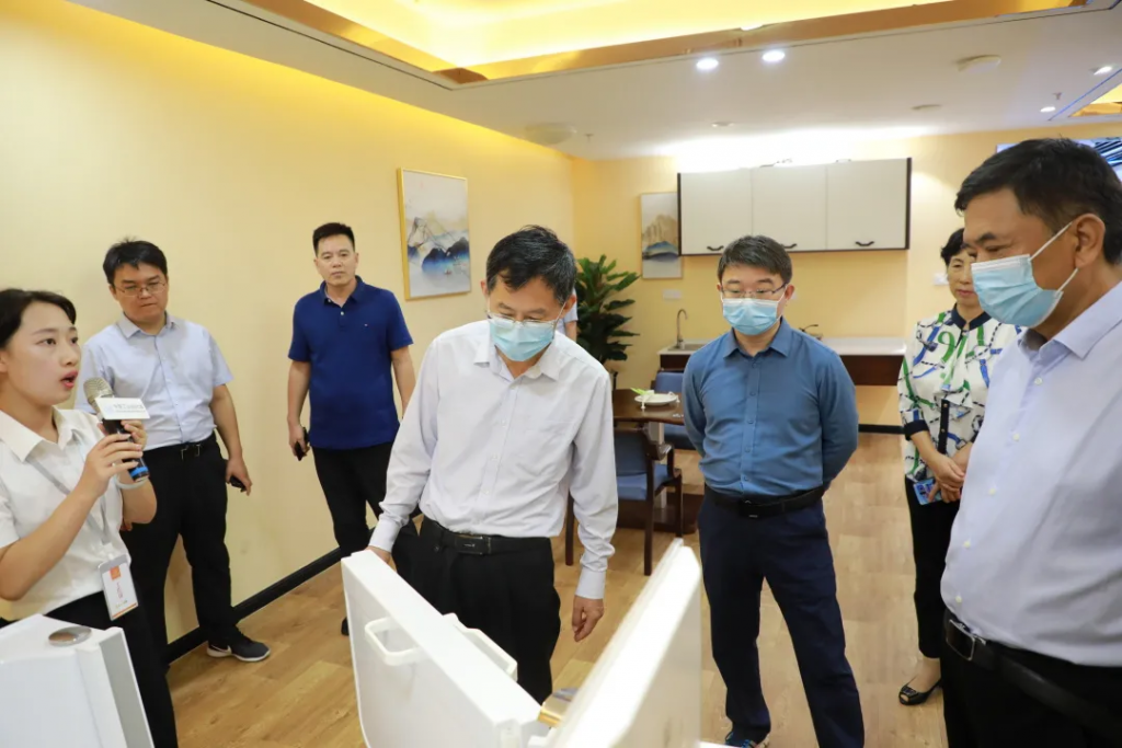 資訊丨河南省政府研究室副主任韓聯偉一行蒞臨設計城參觀調研