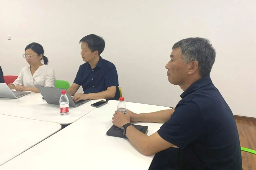 書記、院長來啦！來聽聽他們在電商直播基地的暢談