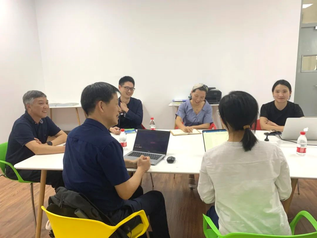 書記、院長來啦！來聽聽他們在電商直播基地的暢談