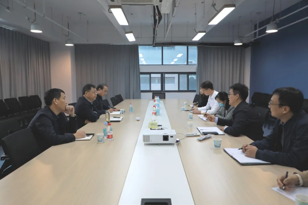 焦作工信局局長付希強一行蒞臨設計城參觀考察