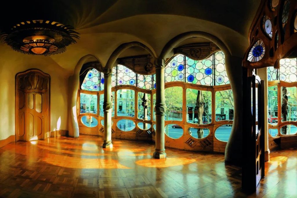 巴塞羅那時隔25年再奪“世界建筑之都”！規劃超前，卻爭議滿滿，網友：反正強迫癥爽了！