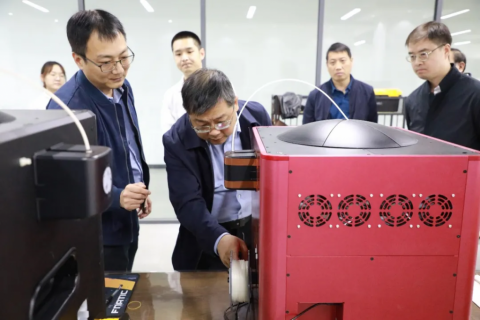 焦作工信局局長付希強(qiáng)一行蒞臨設(shè)計城參觀考察