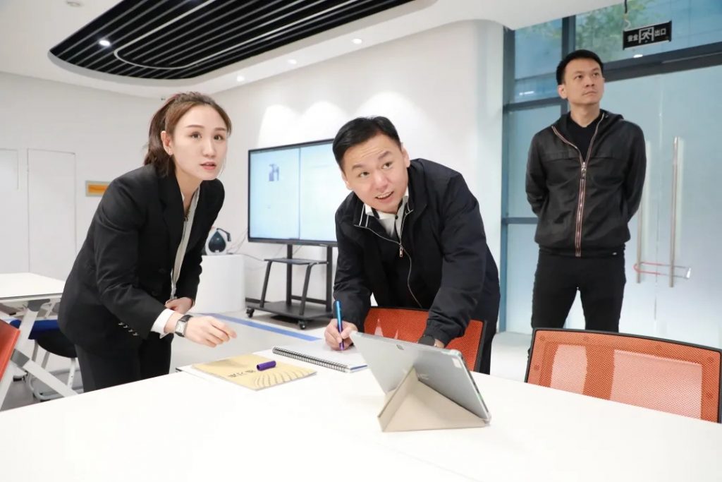 德微電技術(shù)（深圳）有限公司董事長孫文化一行到訪設(shè)計(jì)城參觀