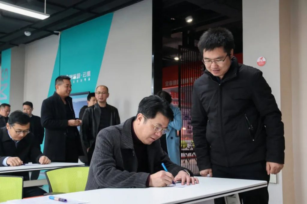 宜春市委組織部部務(wù)委員楊文先一行調(diào)研中部教裝城，他稱贊道……