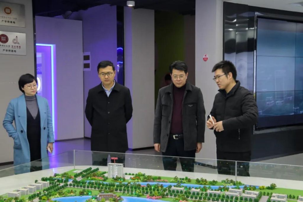 宜春市委組織部部務(wù)委員楊文先一行調(diào)研中部教裝城，他稱贊道……