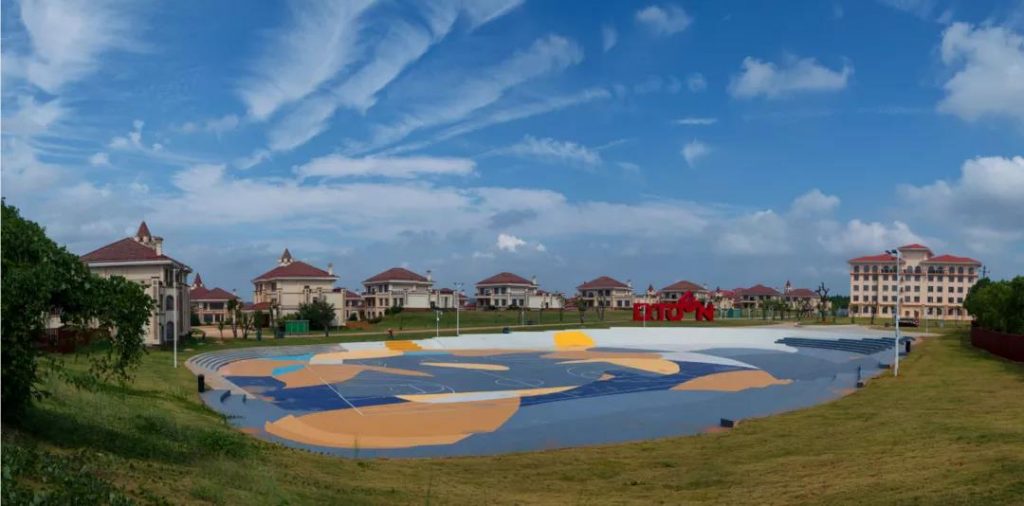 一場全亞洲的機(jī)器人大賽即將在設(shè)計(jì)小鎮(zhèn)盛大開幕...