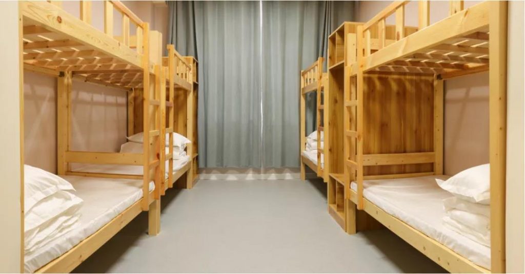 一場全亞洲的機(jī)器人大賽即將在設(shè)計(jì)小鎮(zhèn)盛大開幕...