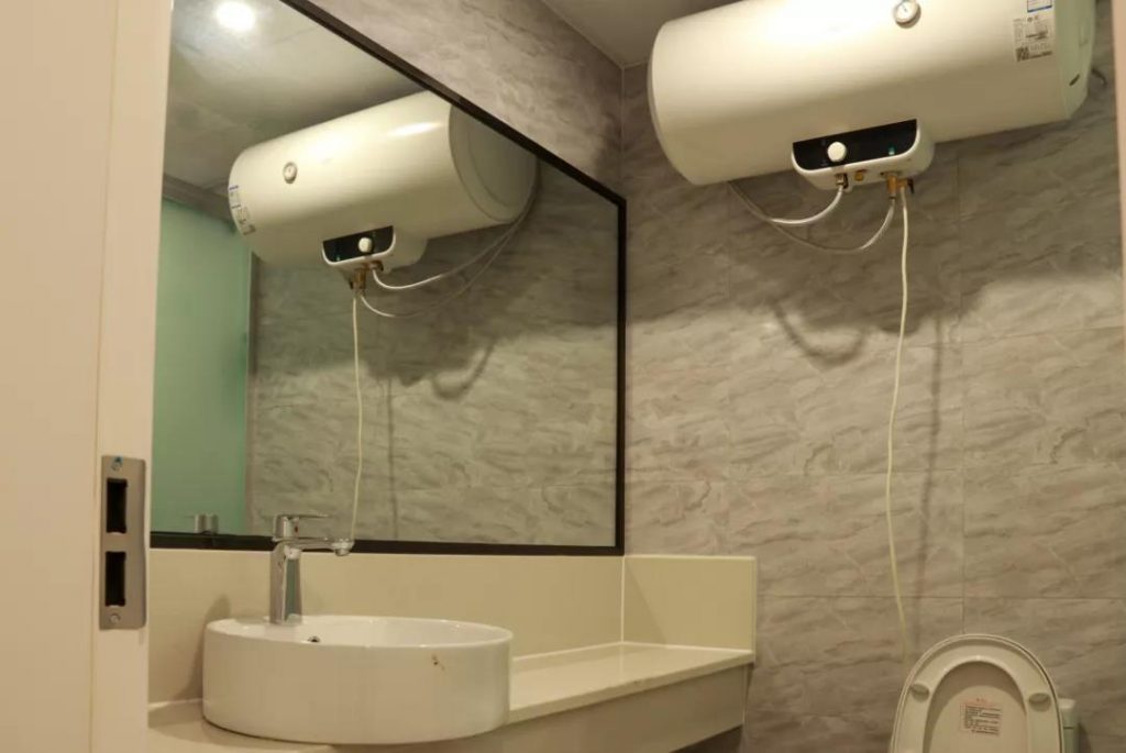 一場全亞洲的機(jī)器人大賽即將在設(shè)計(jì)小鎮(zhèn)盛大開幕...