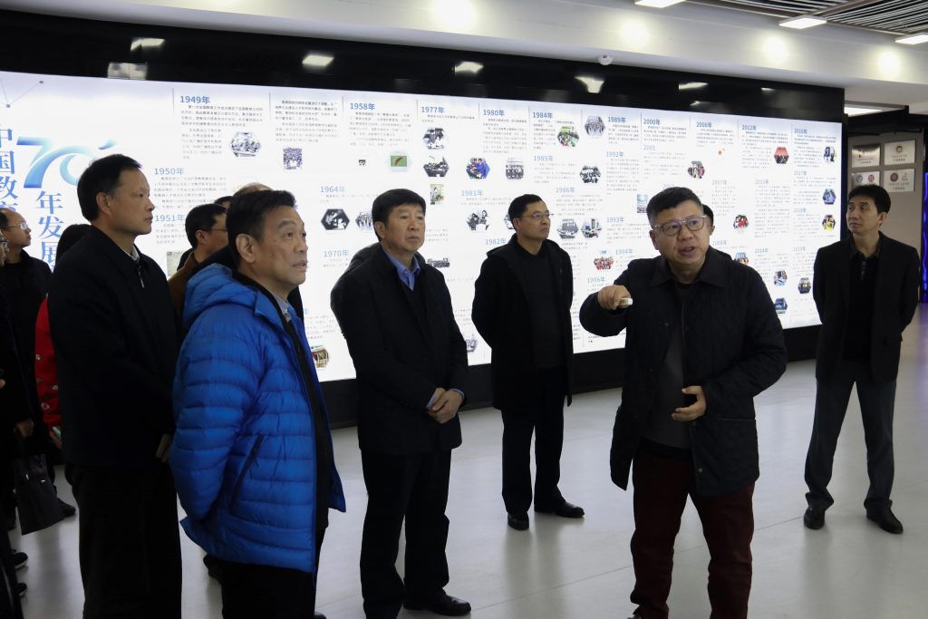 省人大環資委主任委員吳治云一行調研中部教裝城