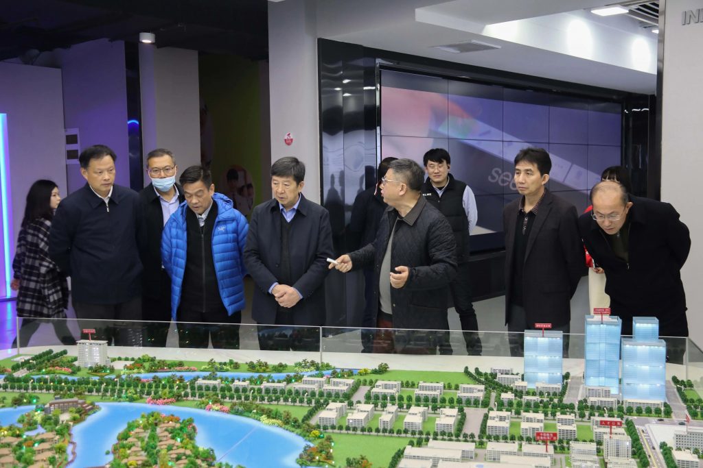 省人大環資委主任委員吳治云一行調研中部教裝城