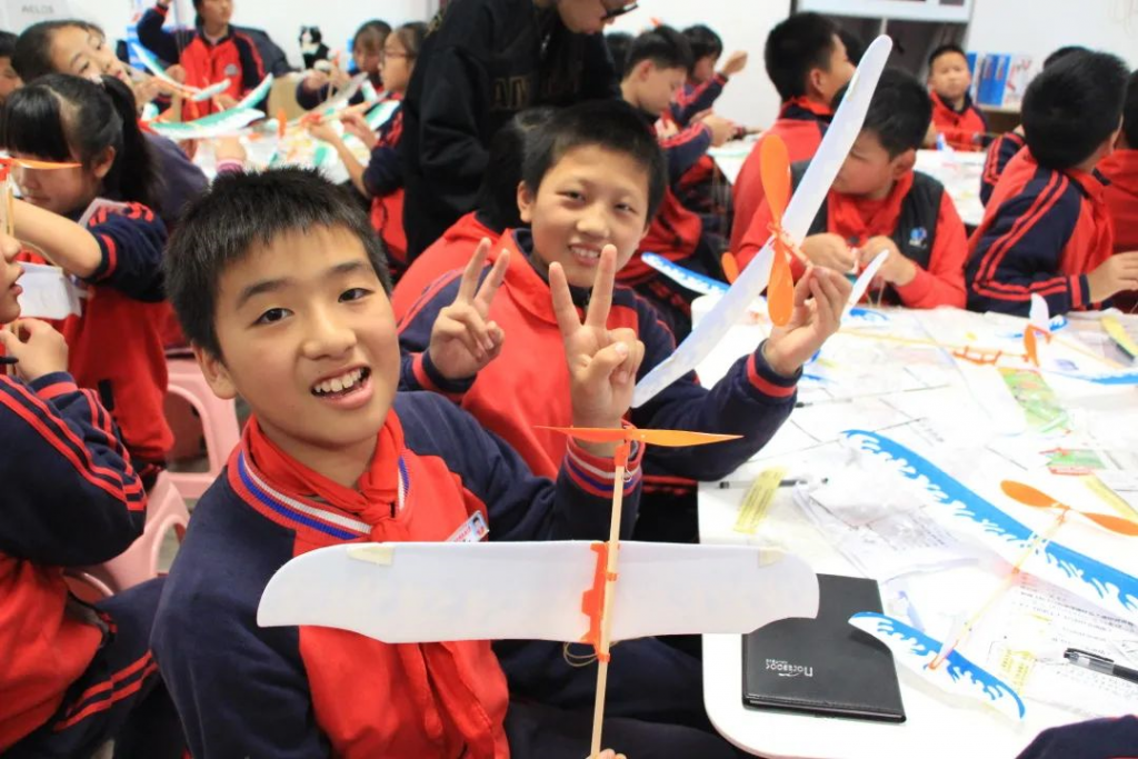 探索科學奧秘 追尋飛行夢想