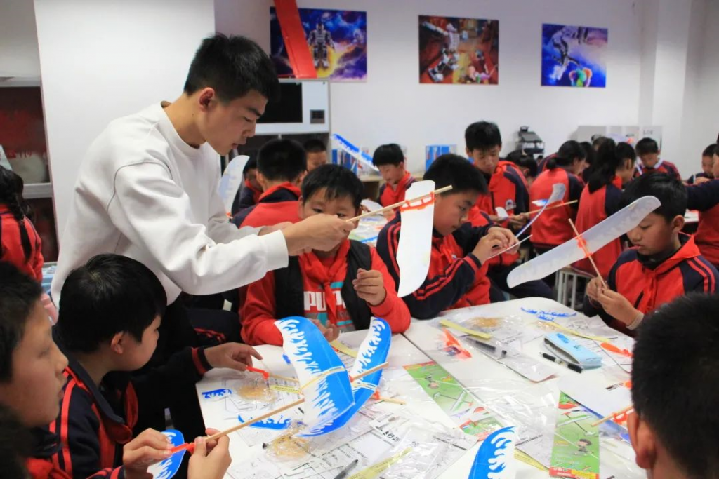 探索科學奧秘 追尋飛行夢想