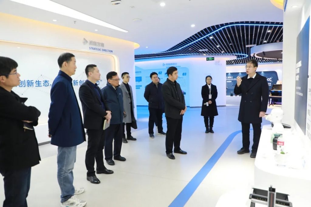 山陽區委常委、組織部長柴英杰到訪中原工業設計城參觀指導