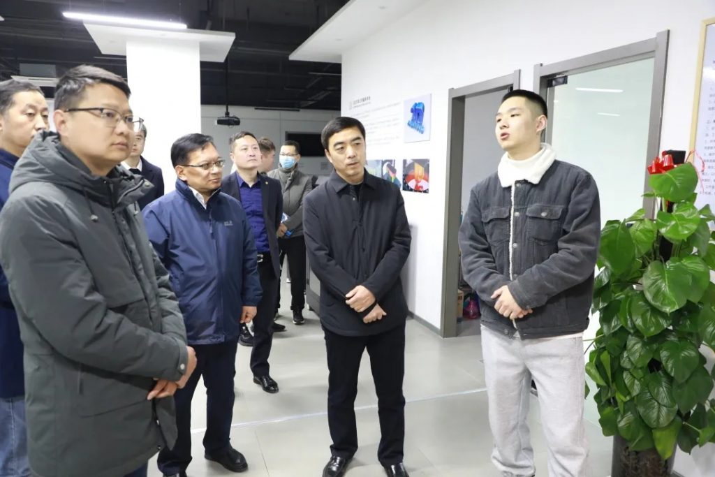 山陽區委常委、組織部長柴英杰到訪中原工業設計城參觀指導