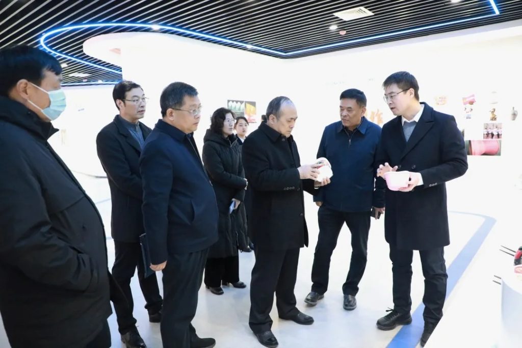 焦作市副市長王付舉一行蒞臨中原工業(yè)設計城