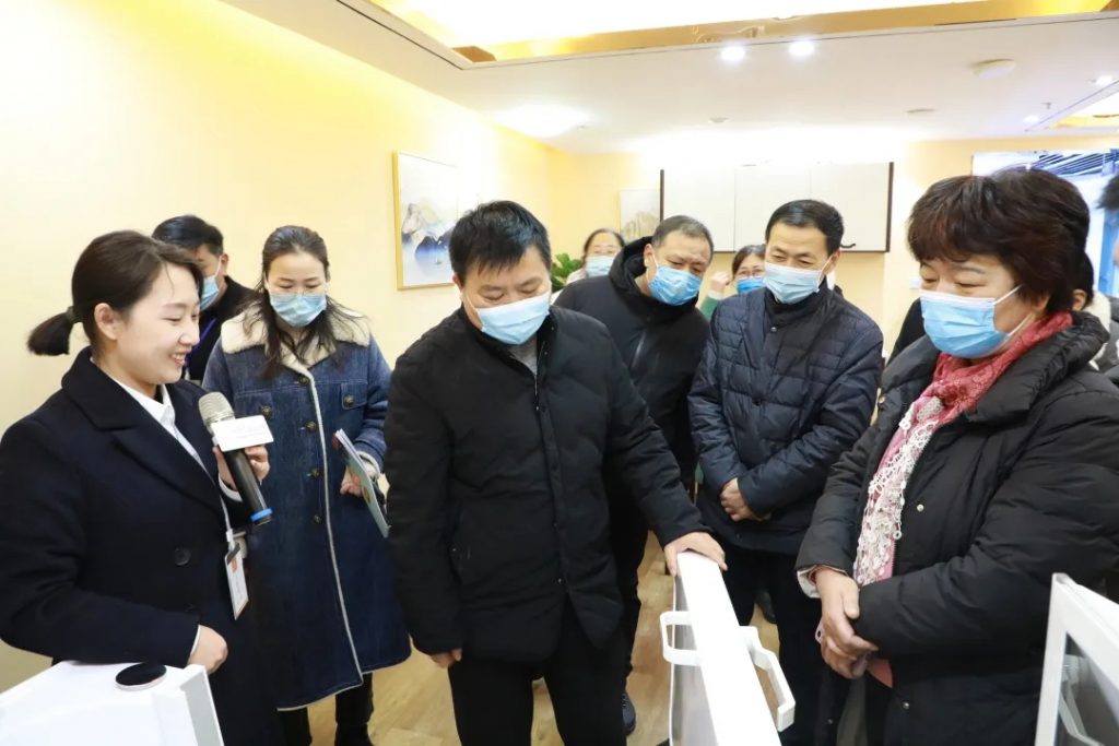 沁陽市人大常委會主任許國順一行蒞臨設計城參觀考察