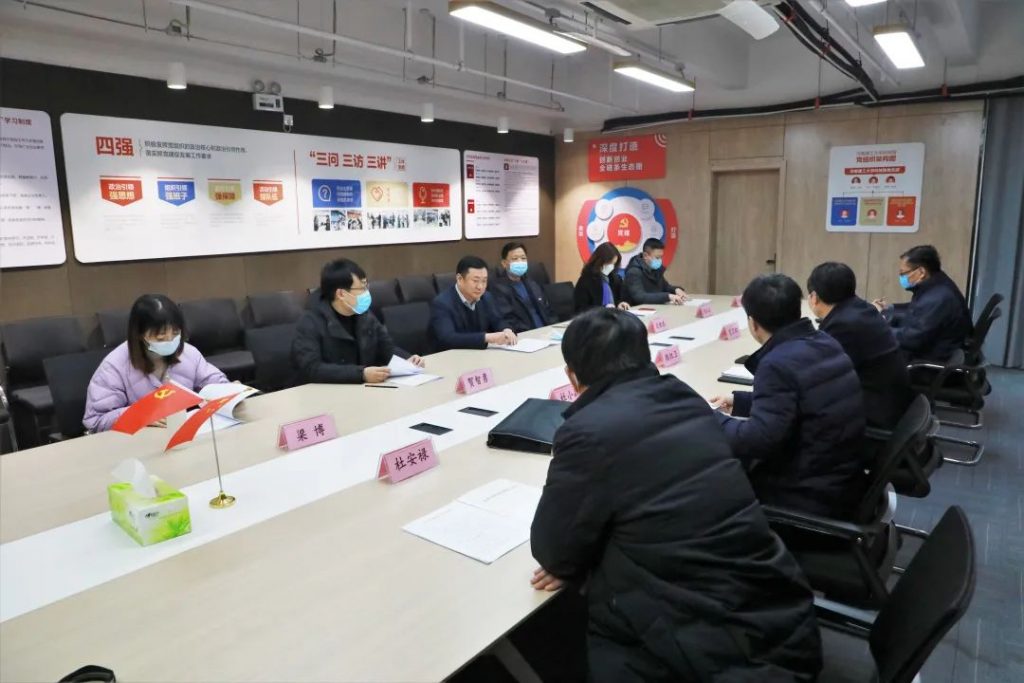 河南省科學院副院長高正龍一行到訪設計城參觀指導