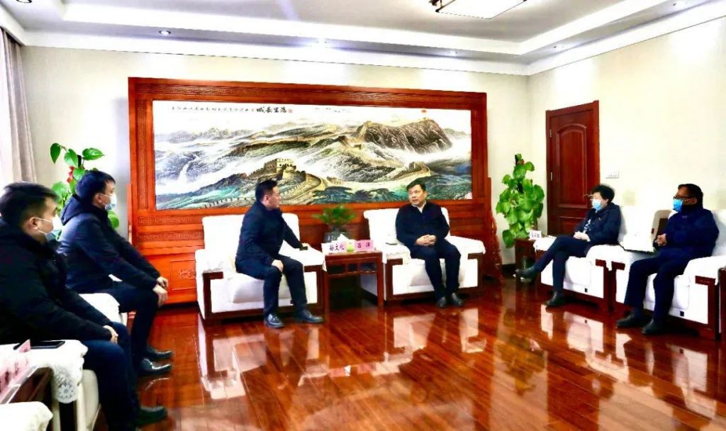 示范區(qū)黨工委書記呂沛，管委會(huì)主任宮衛(wèi)紅與德微電技術(shù)（深圳）有限公司董事長(zhǎng)孫文化一行舉行座談！