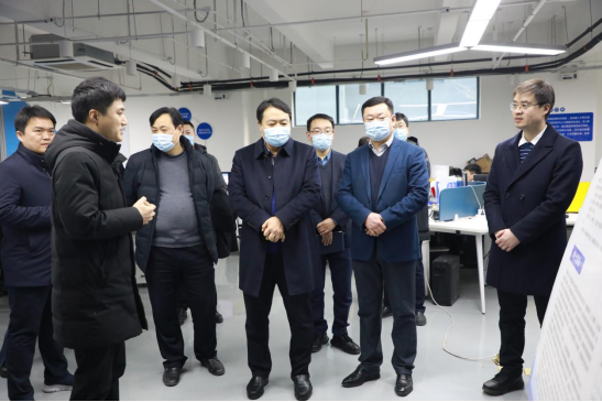 河南省科學院副院長高正龍一行到訪設計城參觀指導