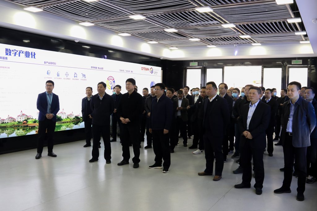 袁州區黨政代表團前來考察，他們這樣評價中部教裝城……