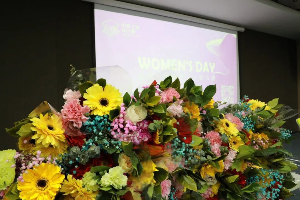 剪去浮華 | 中原工業(yè)設(shè)計(jì)城成功舉辦“以花之名·贈爾余香”花藝沙龍活動(dòng)