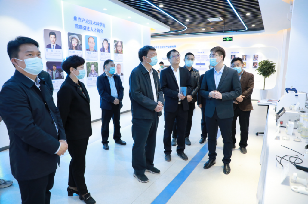 焦作市委常委、統戰部部長董炳麓一行蒞臨中原工業設計城參觀調研