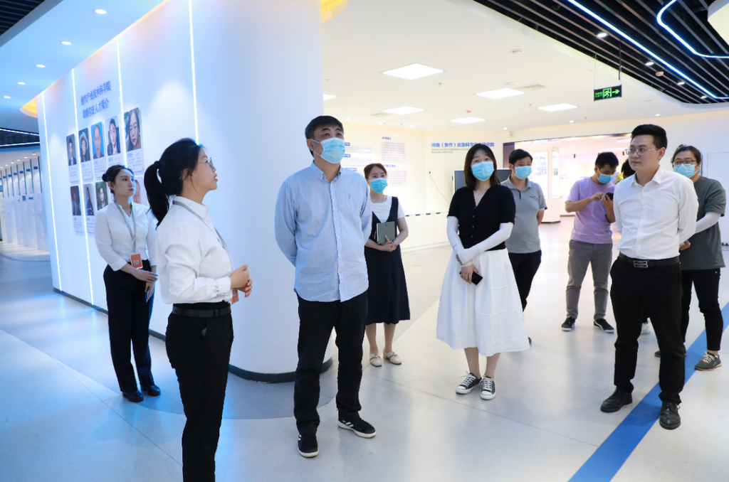 焦作市科協副主席李峰一行，蒞臨設計城開展省科普教育基地調研工作